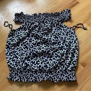 Black and white off the shoulder polyester top